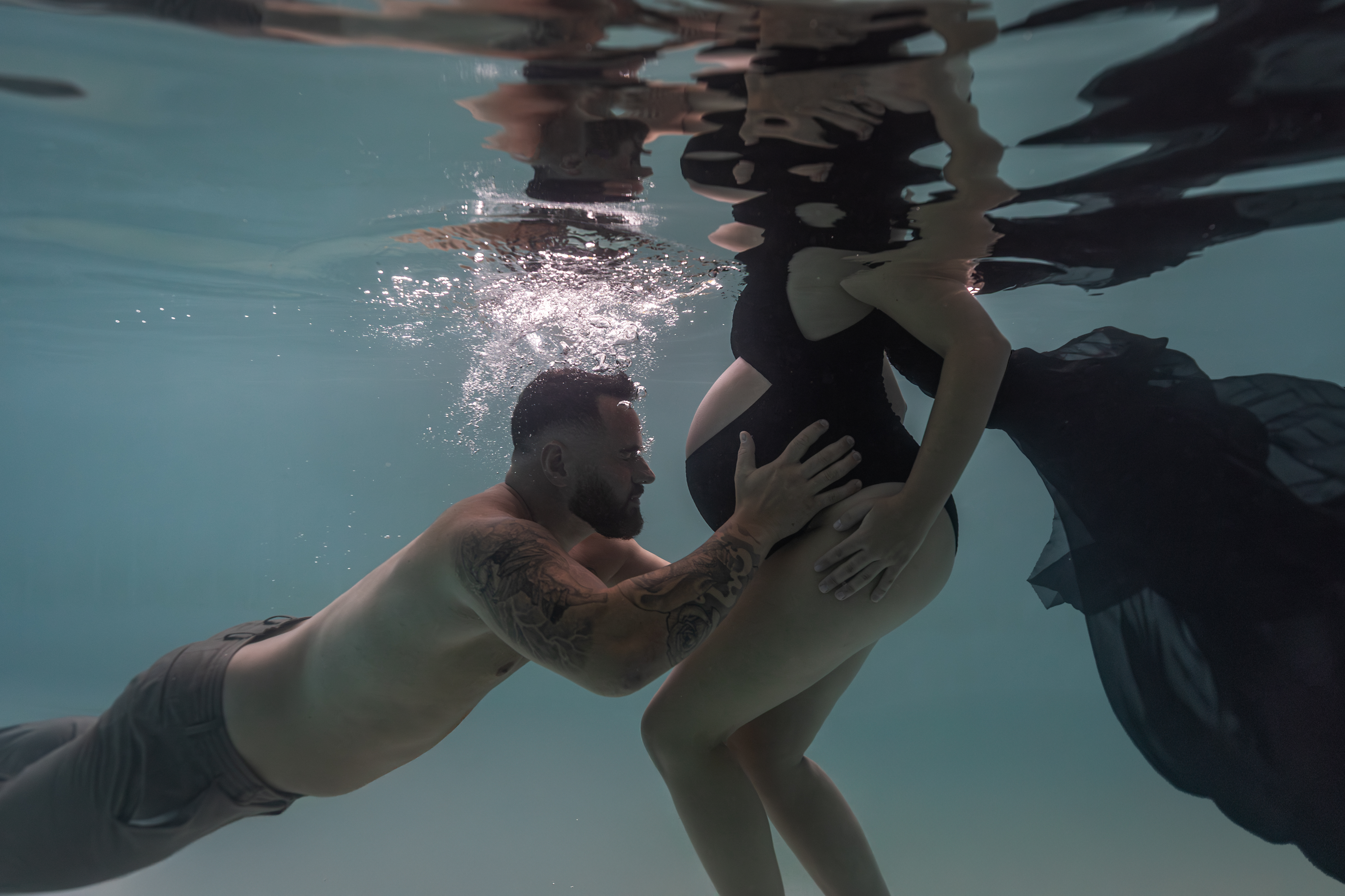 Photo grossesse sous l'eau en Suisse Romande et Côte d'Azur