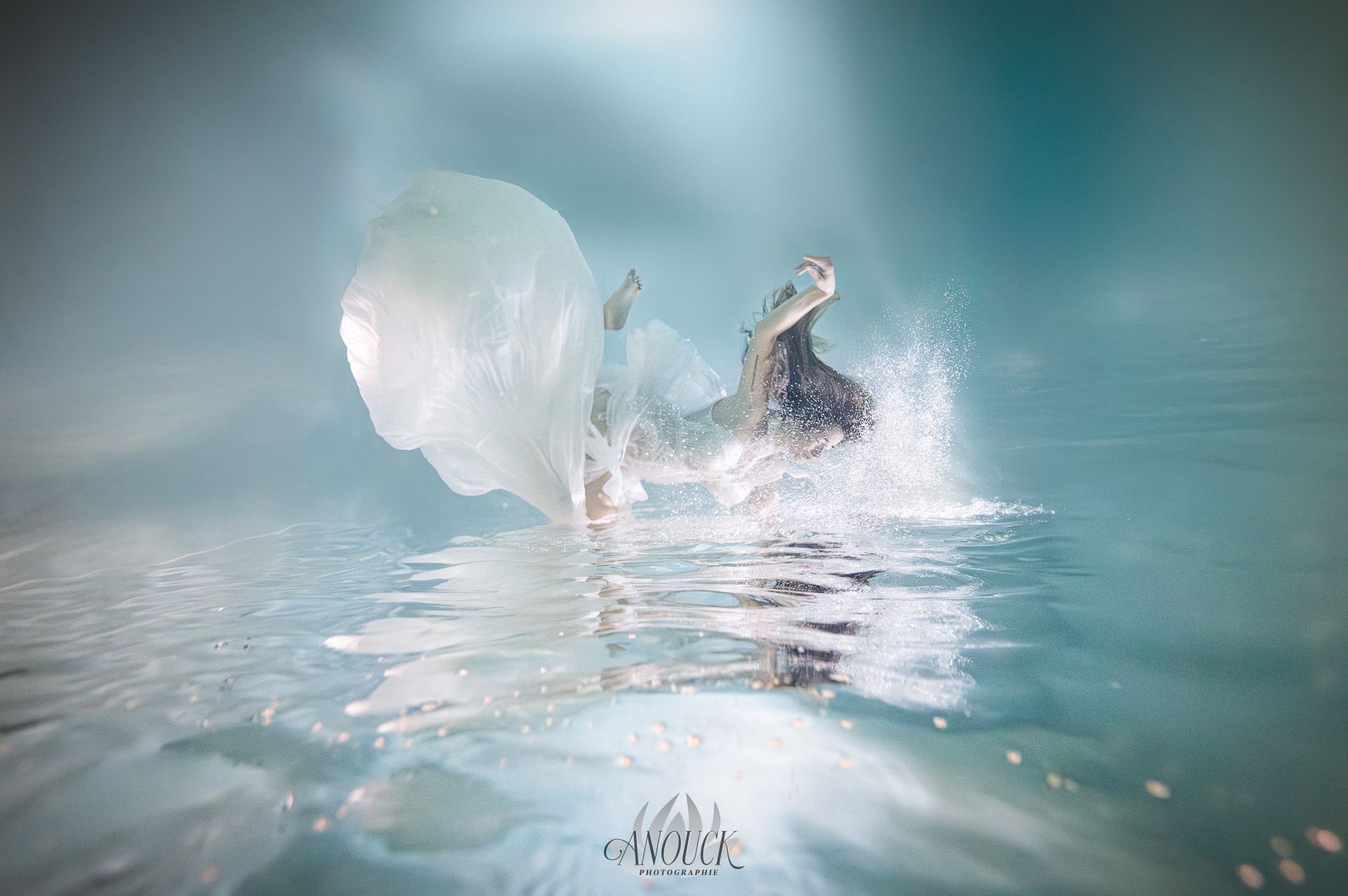 Portrait photo underwater couture La Croix Valmer